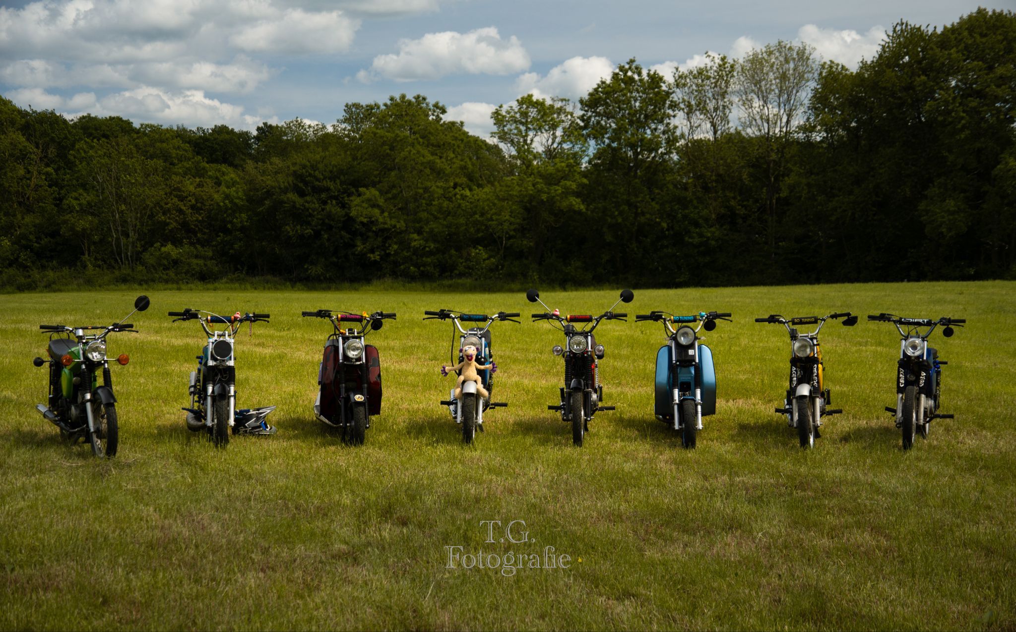 SO-Tuning Gruppe auf einem Simson Treffen